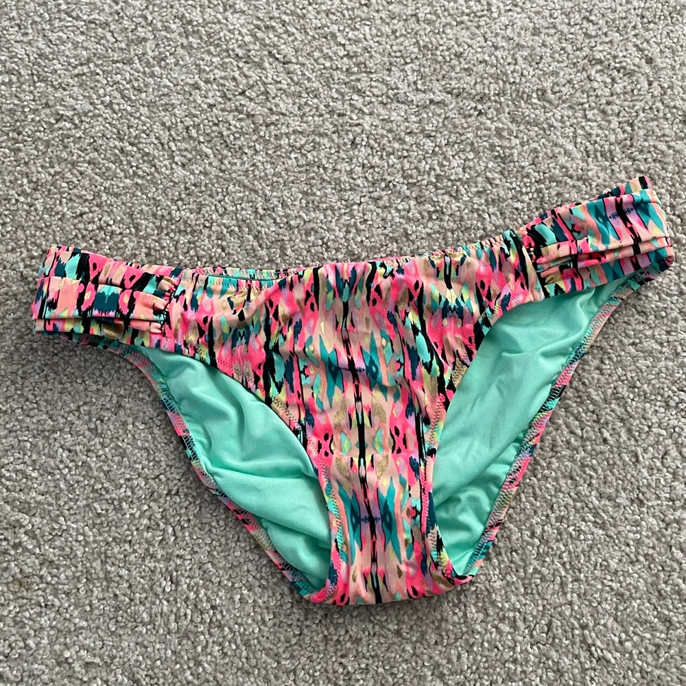 Target patterned bikini bottoms size M